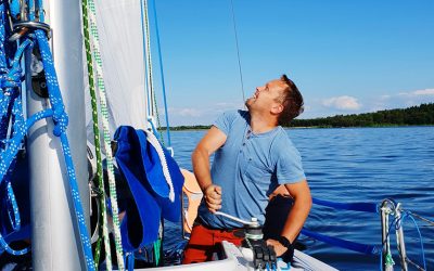 Comment apprendre à naviguer en voilier, comment se perfectionner ?