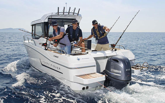 Petit Bateau De Pêche Avec Filet De Pêche Et équipement Bateau à Moteur Ou  Voilier Flottant